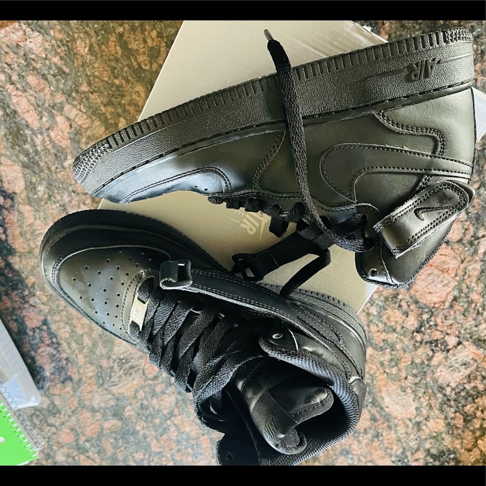 Air Force 1 Mid GS 'Black'